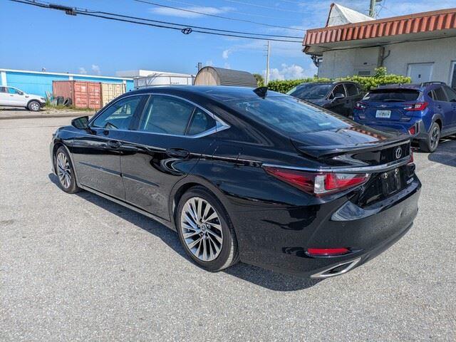 2022 Lexus ES 350 Ultra Luxury photo 4