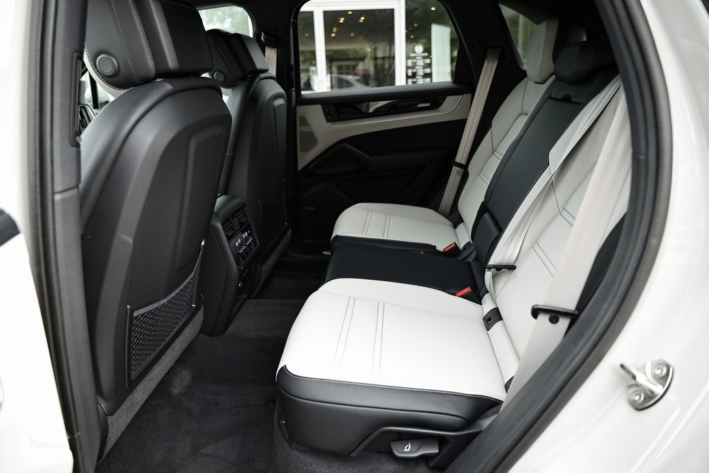 2026 Porsche Cayenne photo 28