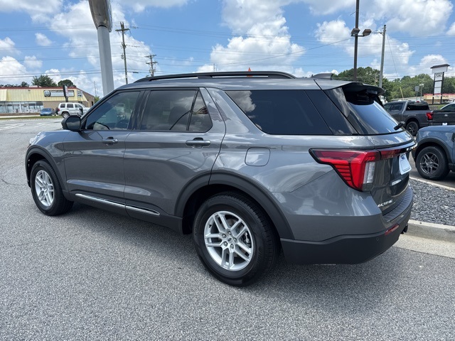 2025 Ford Explorer photo 6