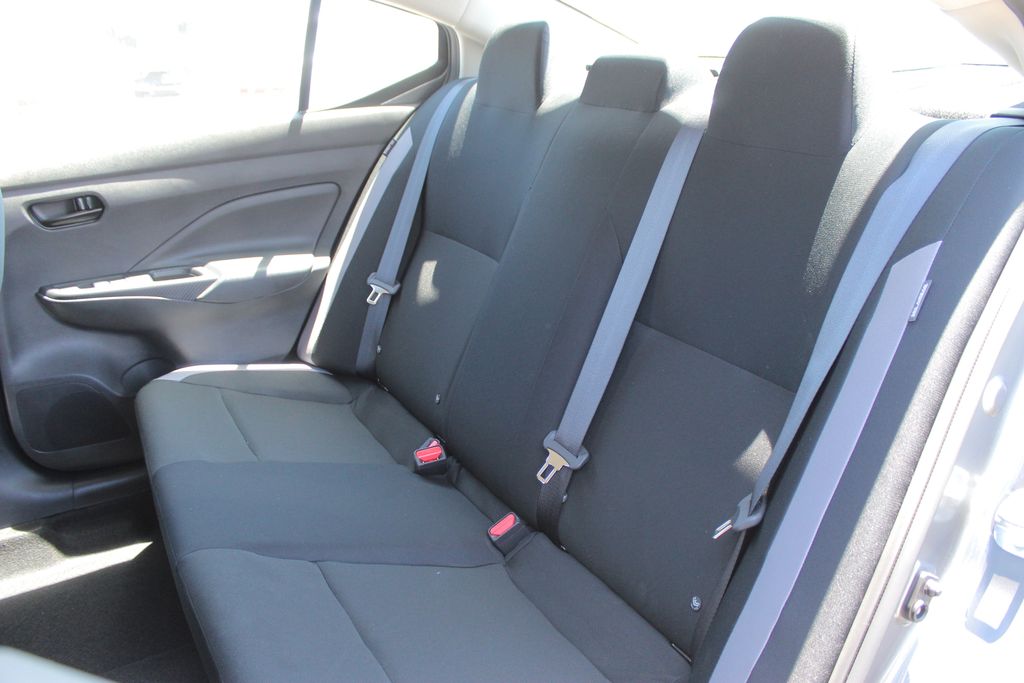 2025 Nissan Versa 1.6 S photo 13