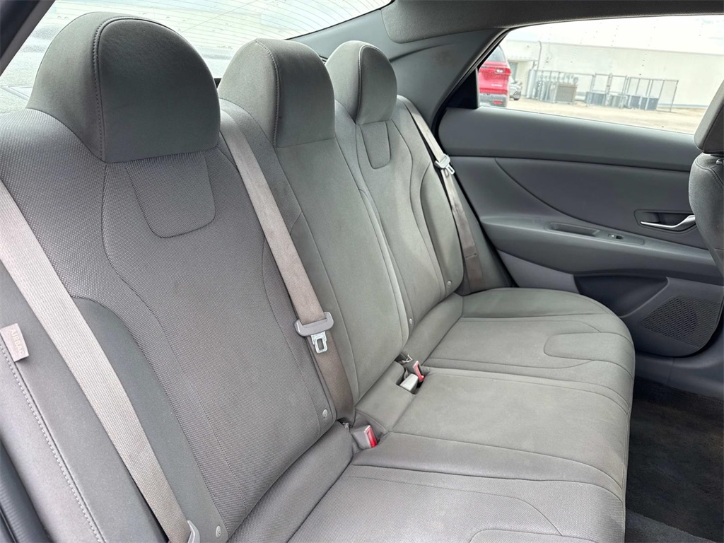 2024 Hyundai Elantra SE photo 6
