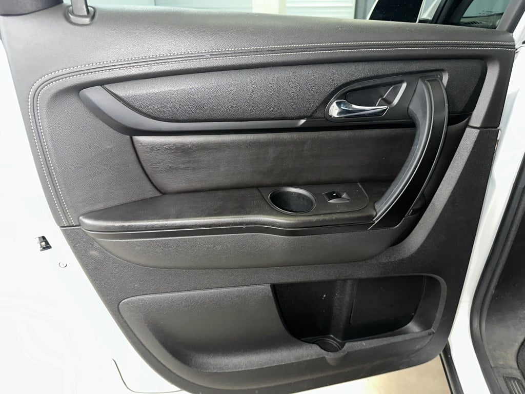 2017 Chevrolet Traverse 1LT photo 16
