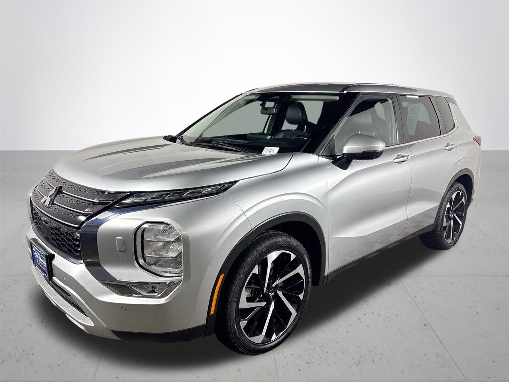 2023 Mitsubishi Outlander SE photo 2
