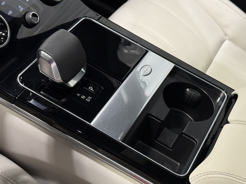 2023 Land Rover Range Rover Velar R-Dynamic S photo 16