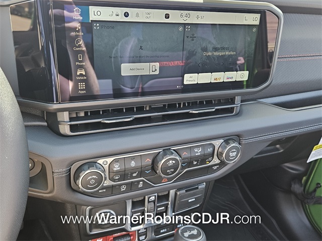 2025 Jeep Wrangler Rubicon photo 17