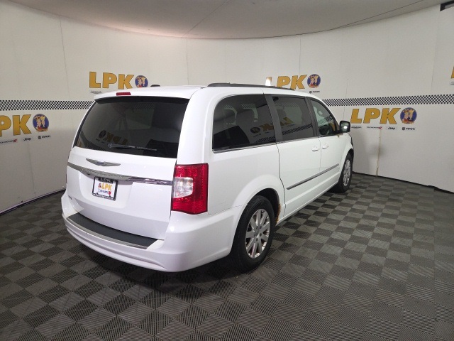 2015 Chrysler Town & Country Touring photo 4