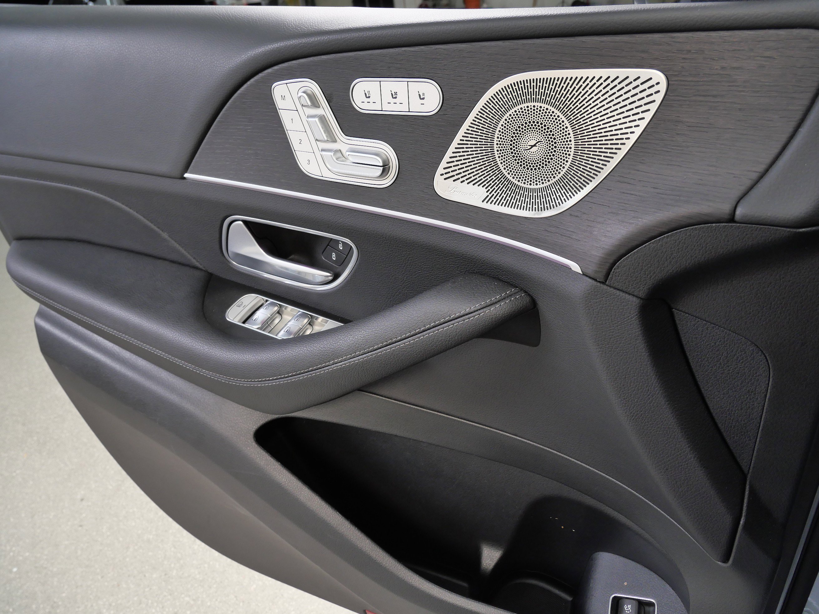 2025 Mercedes Benz GLS 450 4MATIC photo 30