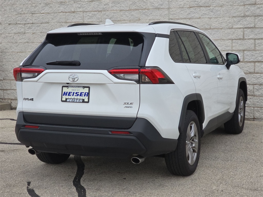 2024 Toyota RAV4 XLE photo 13