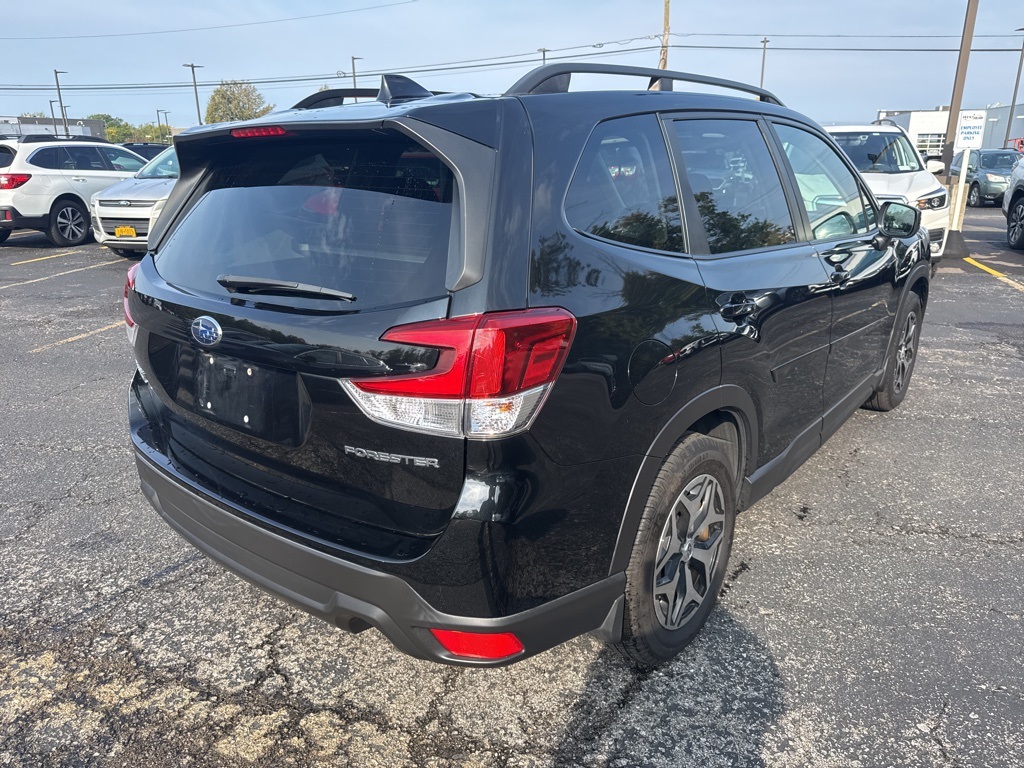 2021 Subaru Forester Premium photo 4