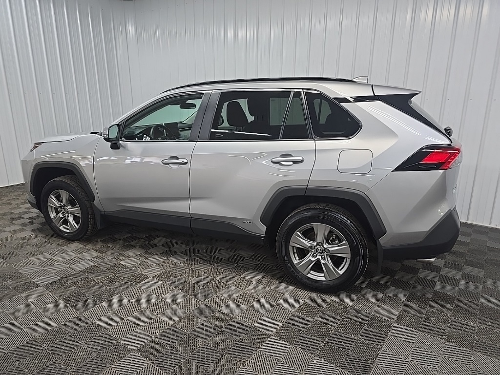 2024 Toyota RAV4 Hybrid XLE photo 4