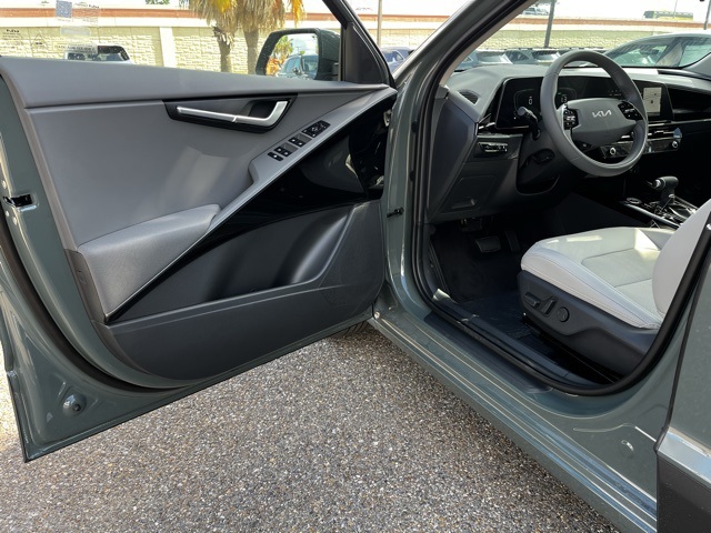 2025 Kia Niro EX photo 11