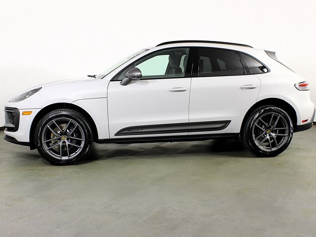 2026 Porsche Macan T photo 2