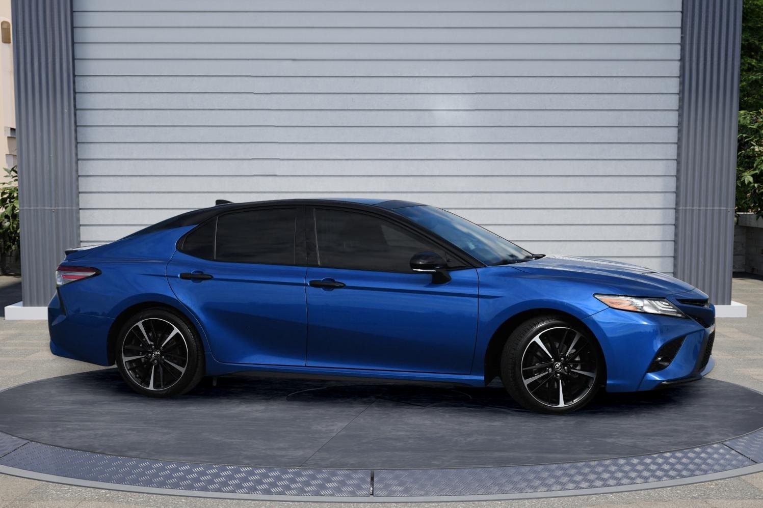 2019 Toyota Camry XSE V6 photo 3