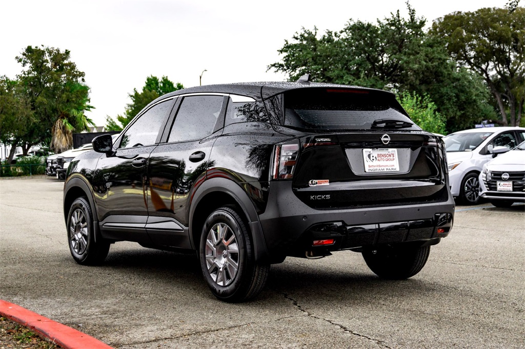 2026 Nissan Kicks S photo 4