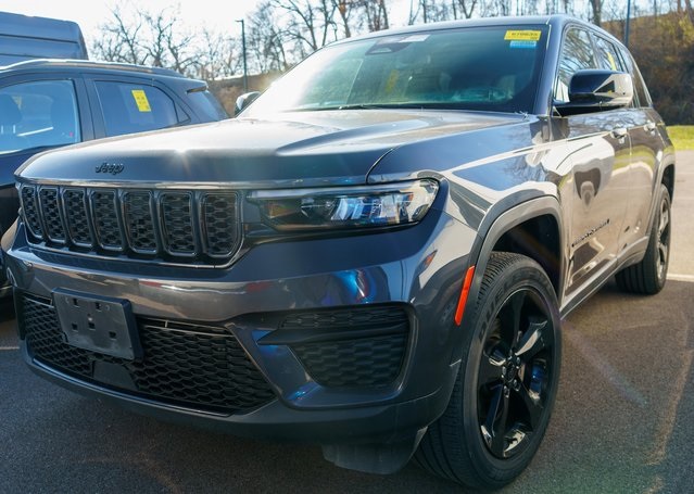 2023 Jeep Grand Cherokee Altitude's photo