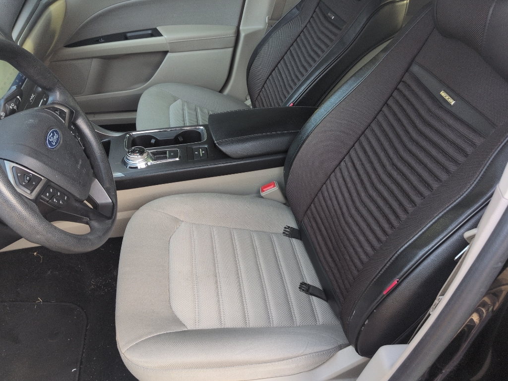 2020 Ford Fusion SE photo 7