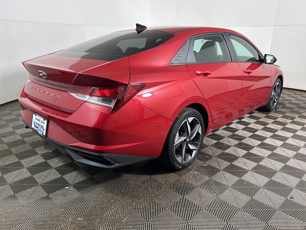 2023 Hyundai Elantra SEL photo 7