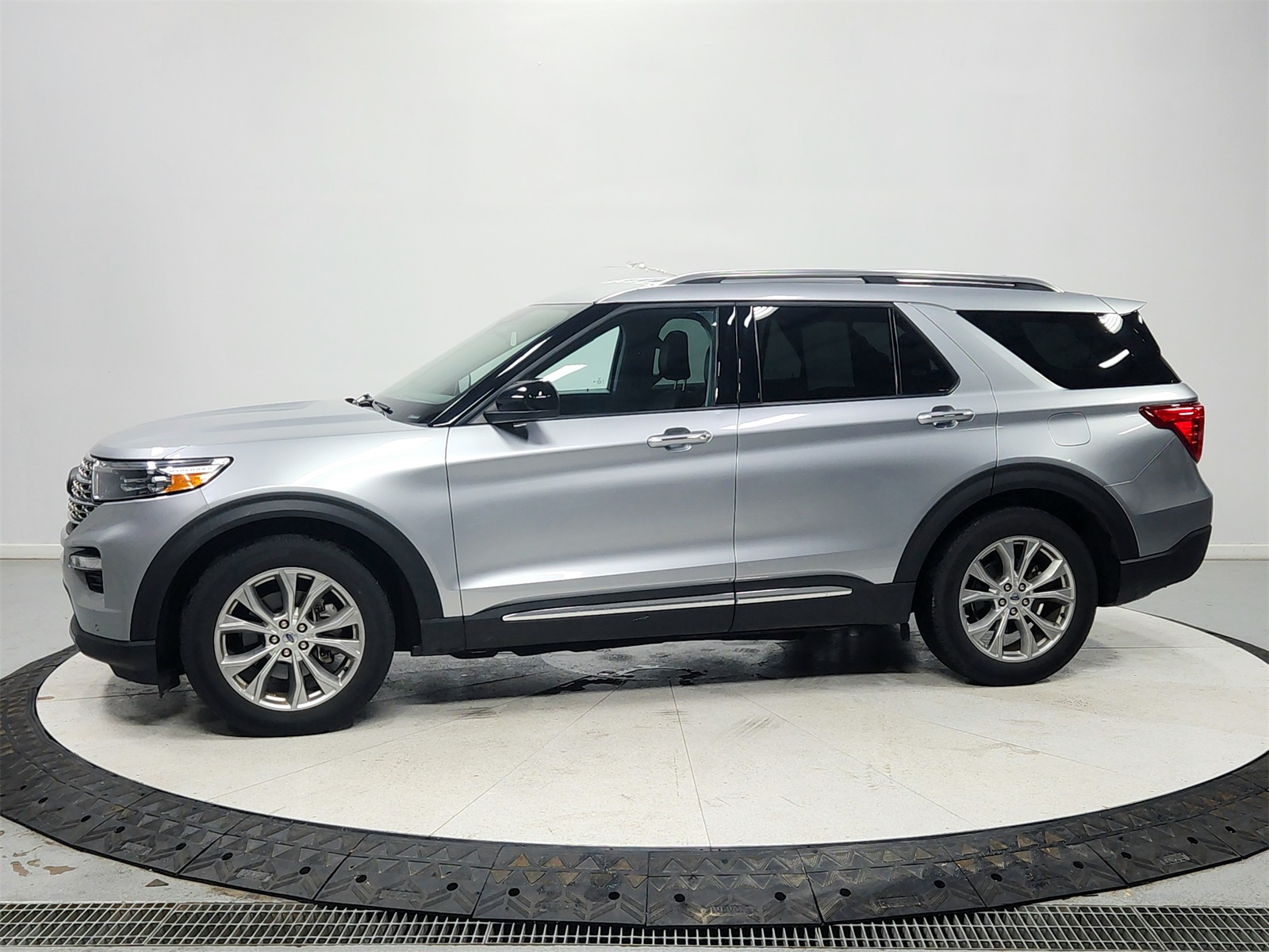 2024 Ford Explorer Limited photo 3