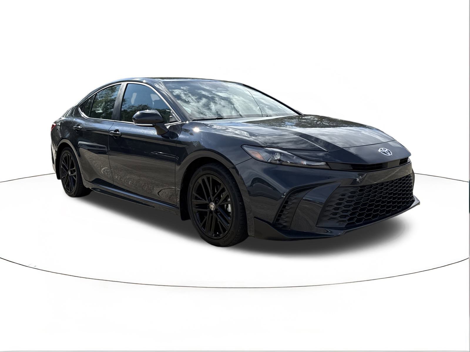 2025 Toyota Camry SE's photo