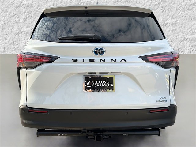 2022 Toyota Sienna XLE photo 4