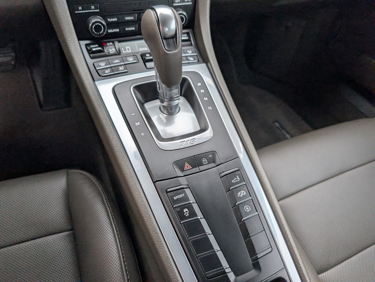 2025 Porsche Cayman Base photo 10