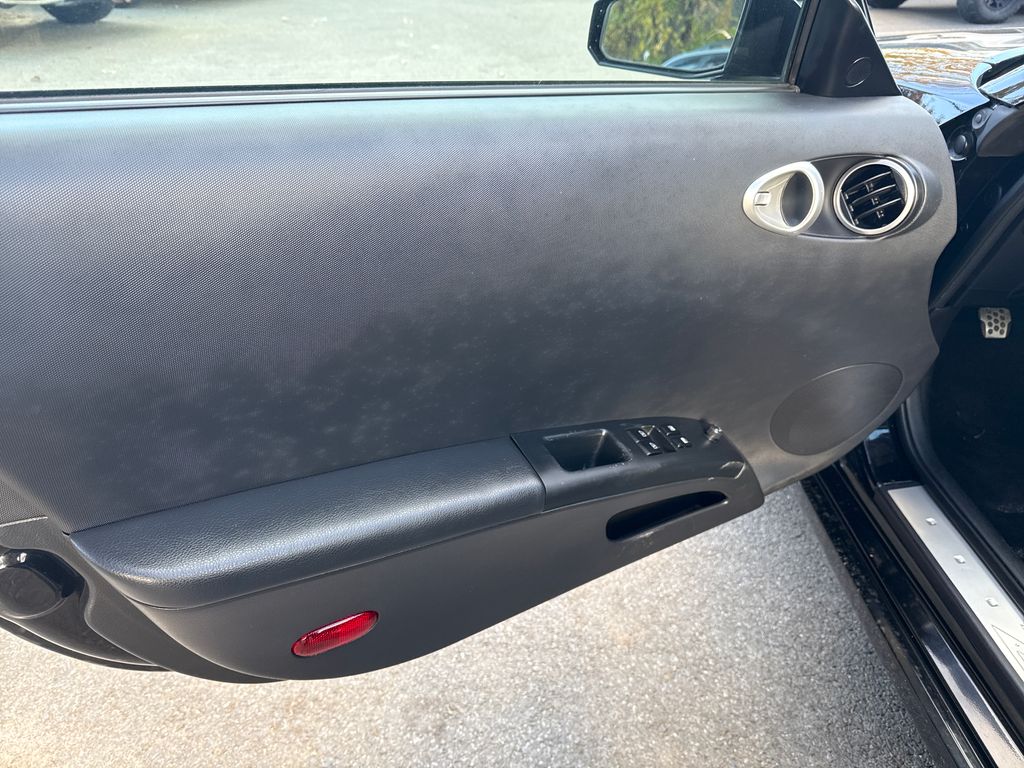 2005 Nissan 350Z Touring photo 4