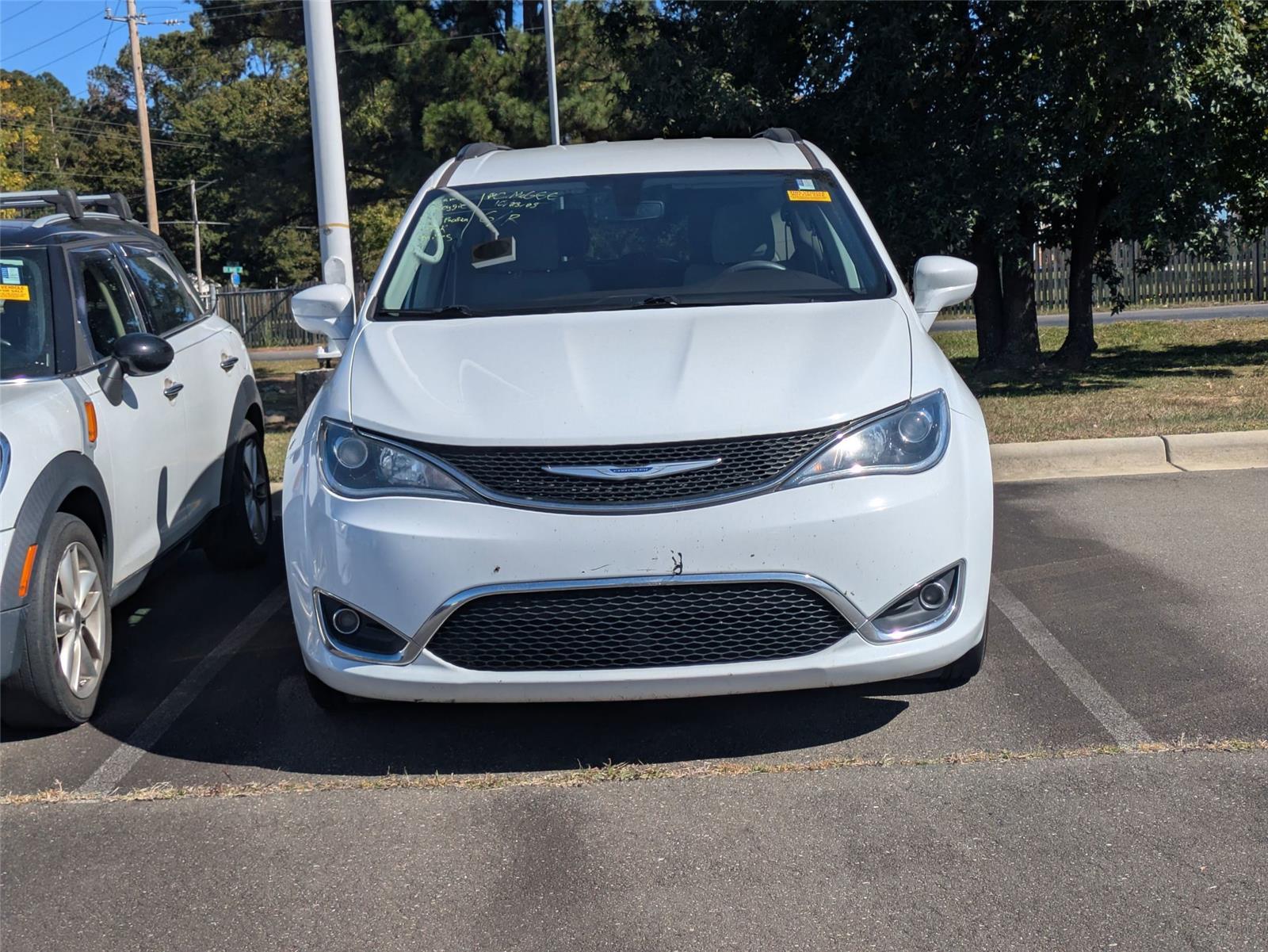 2020 Chrysler Pacifica Touring photo 2