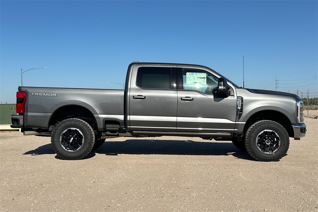 2025 Ford F-350 Lariat photo 3