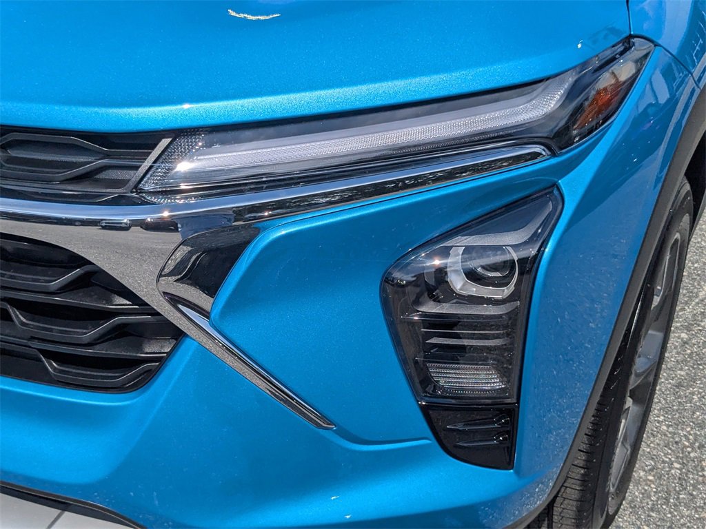2025 Chevrolet Trax LT photo 7
