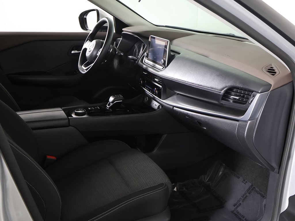 2023 Nissan Rogue SV photo 18