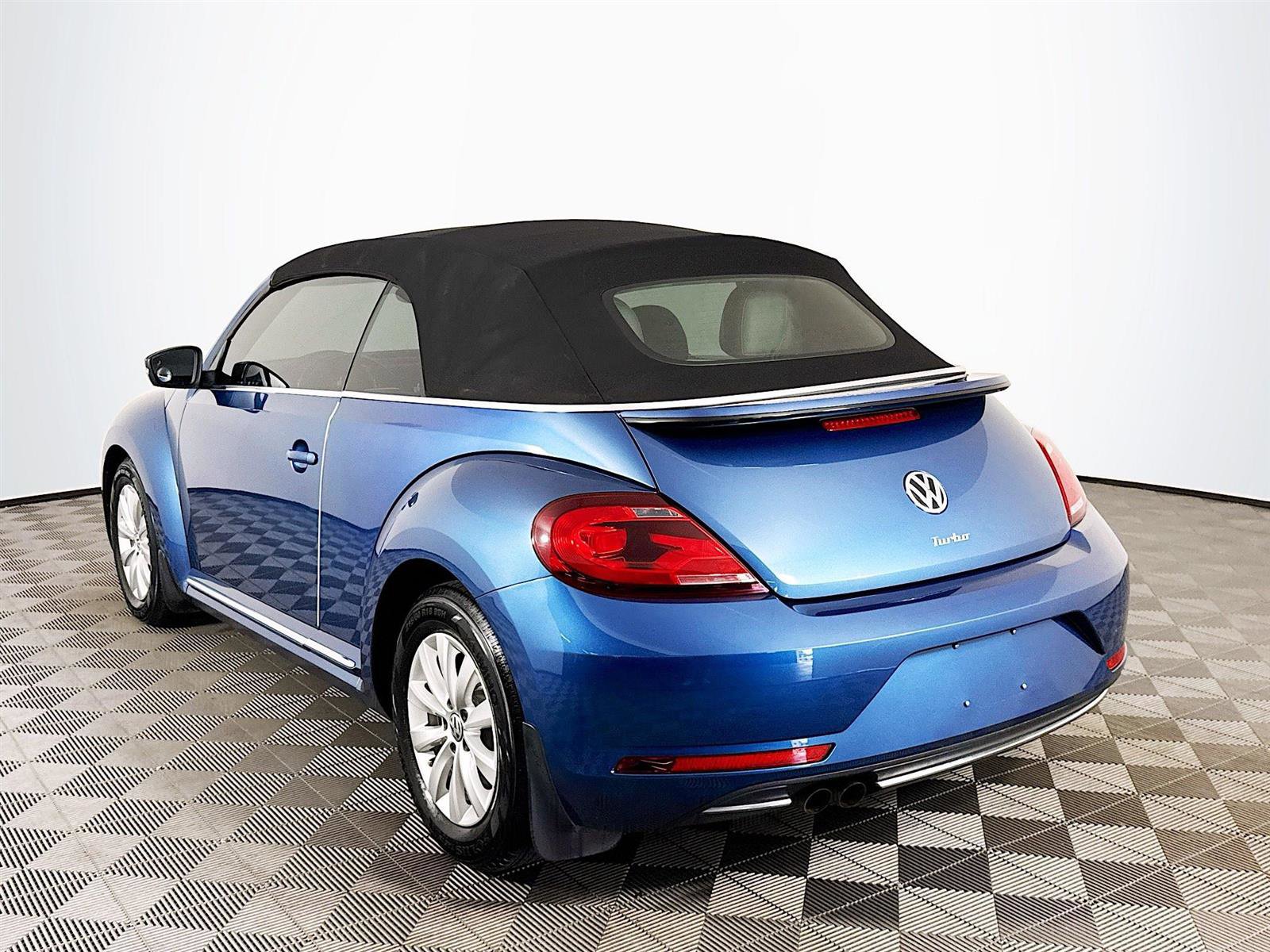 2019 Volkswagen Beetle Convertible S photo 4