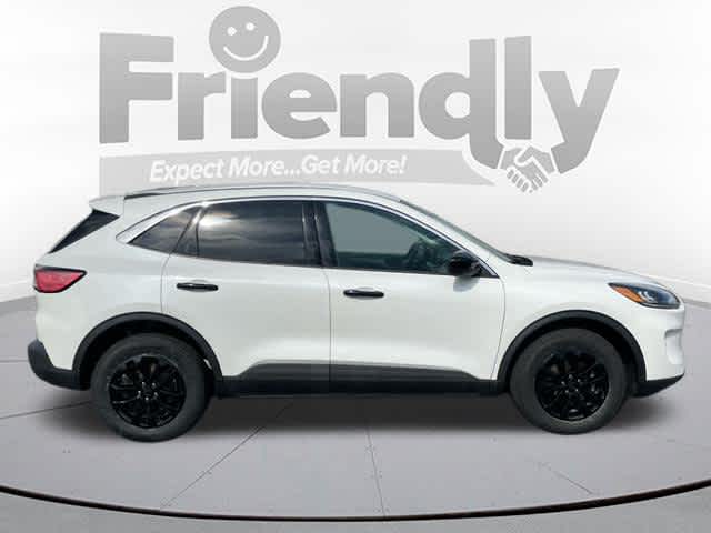 2022 Ford Escape SE photo 3