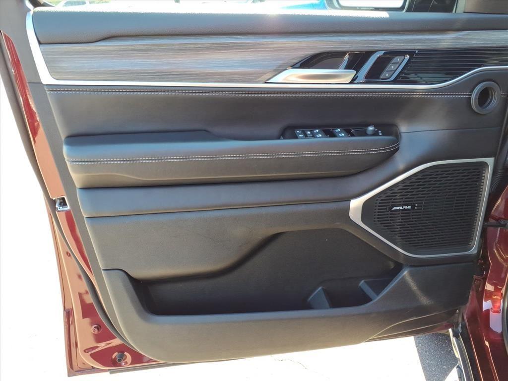 2023 Jeep Wagoneer L Series II photo 4