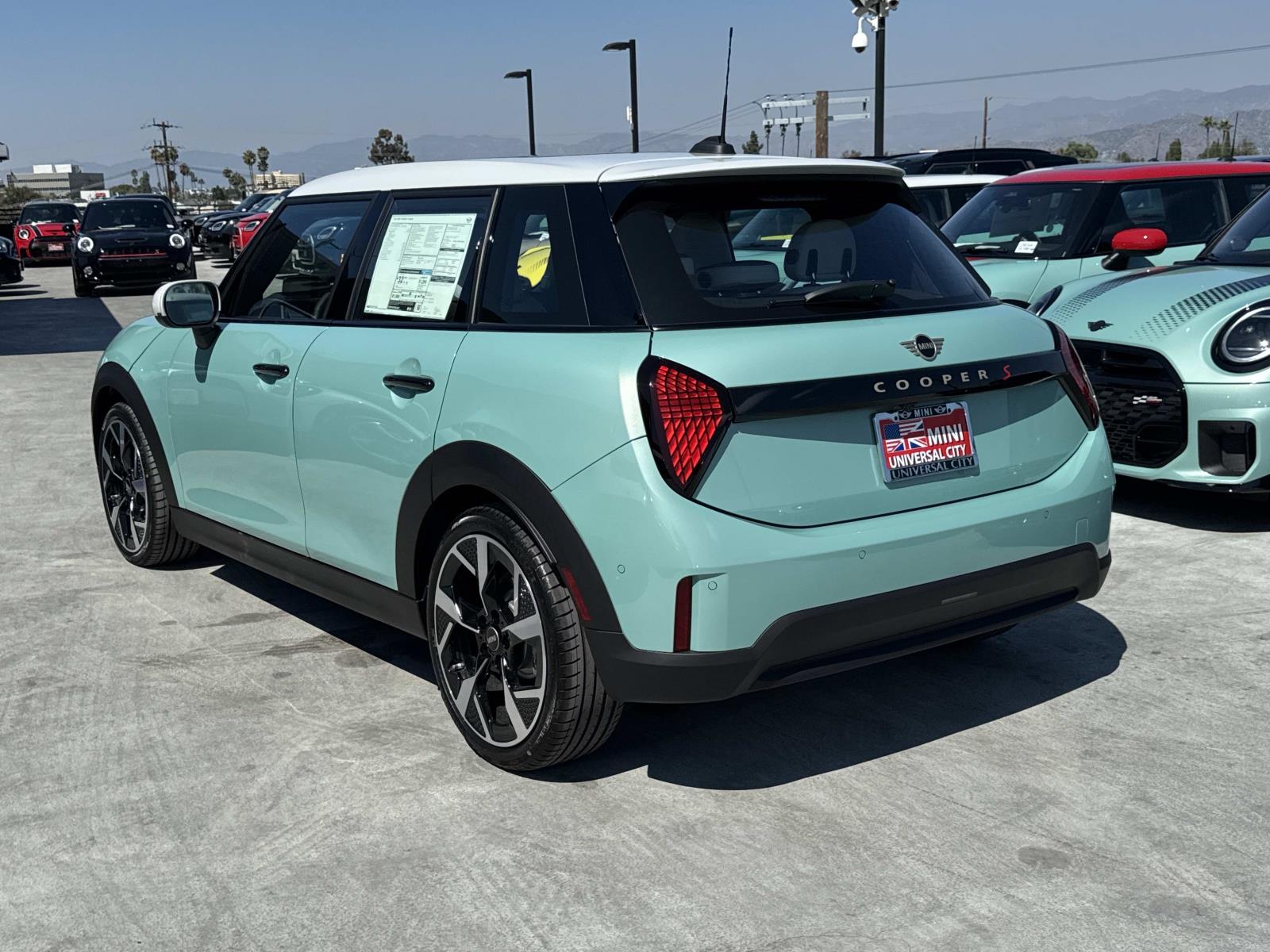 2026 Mini Cooper 4 Door Hardtop Signature photo 4