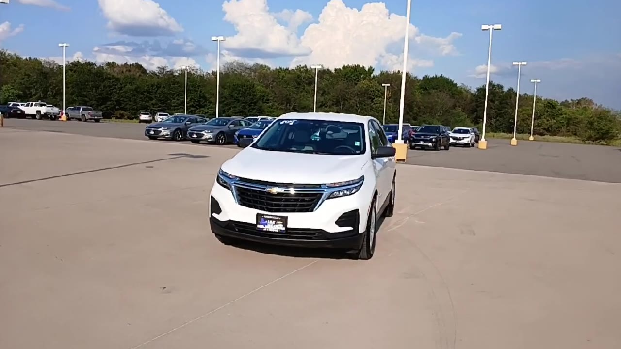 2023 Chevrolet Equinox LS photo 3