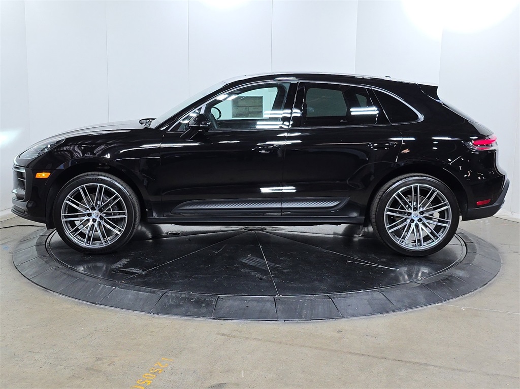 2026 Porsche Macan T photo 10