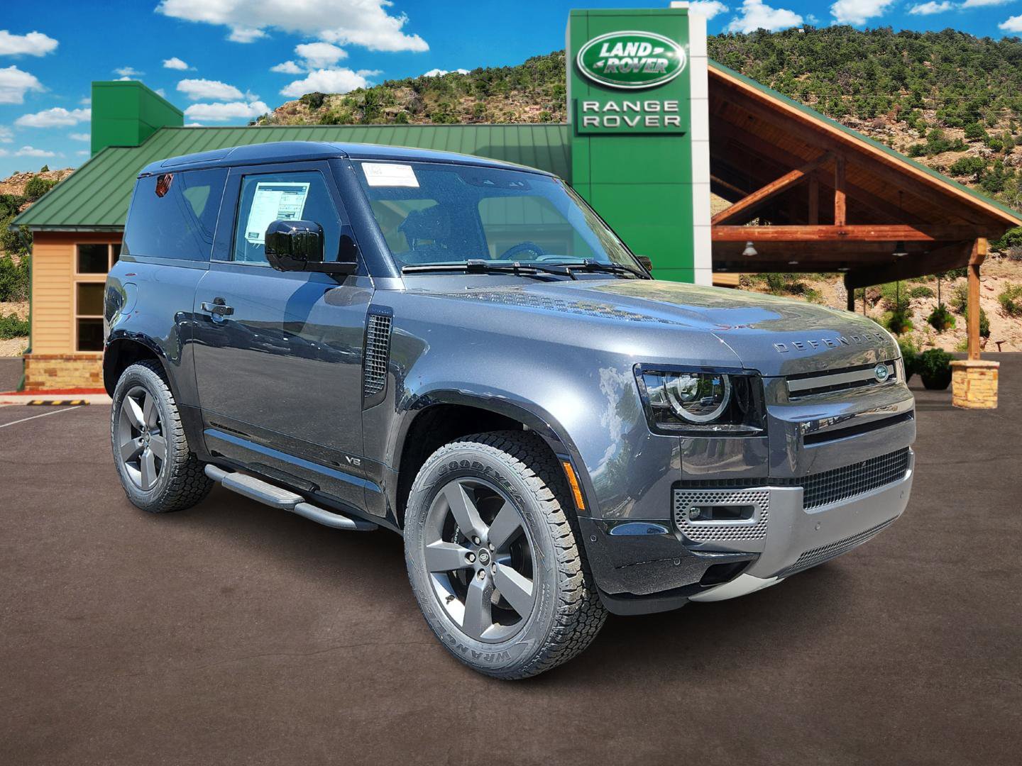 2025 Land Rover Defender V8's photo