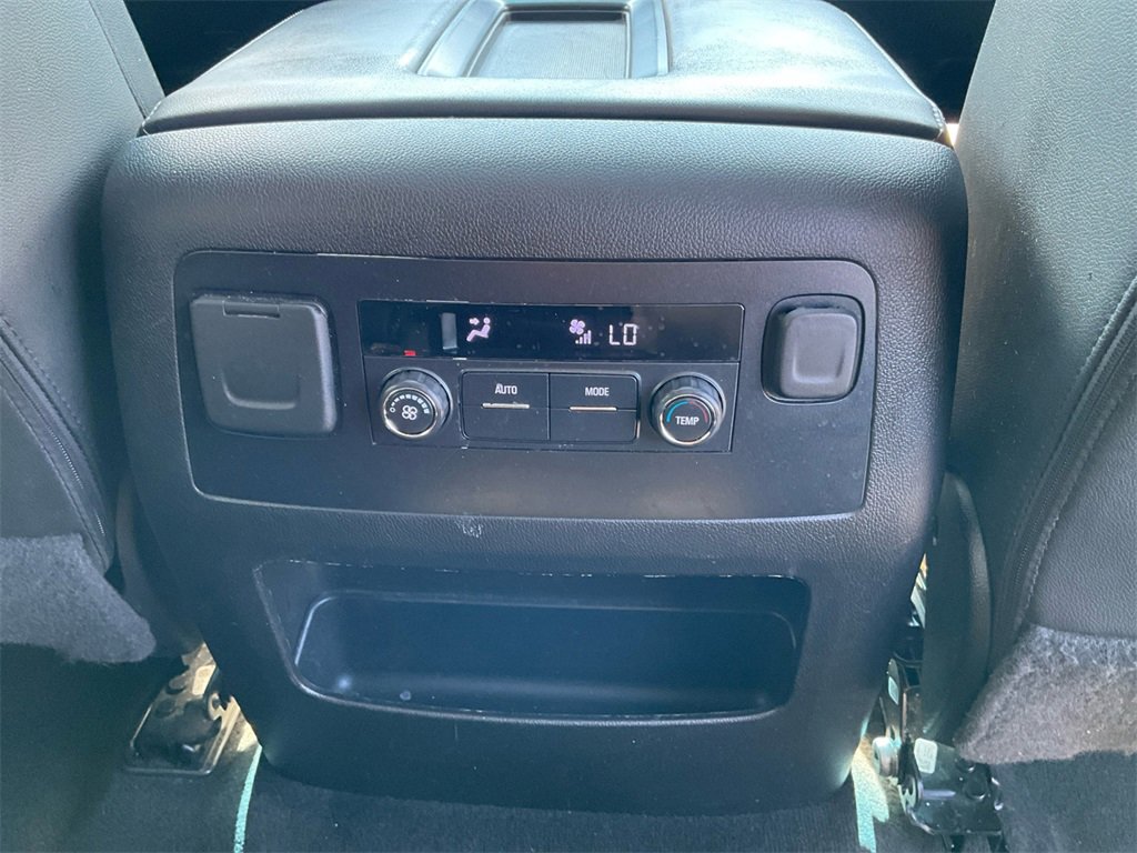 2018 Chevrolet Suburban LT photo 24