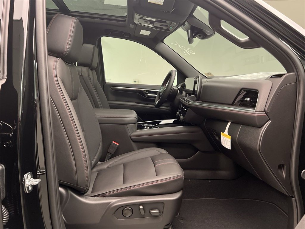 2025 Chevrolet Suburban RST photo 25