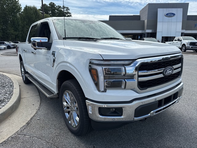 2025 Ford F-150 Lariat photo 2