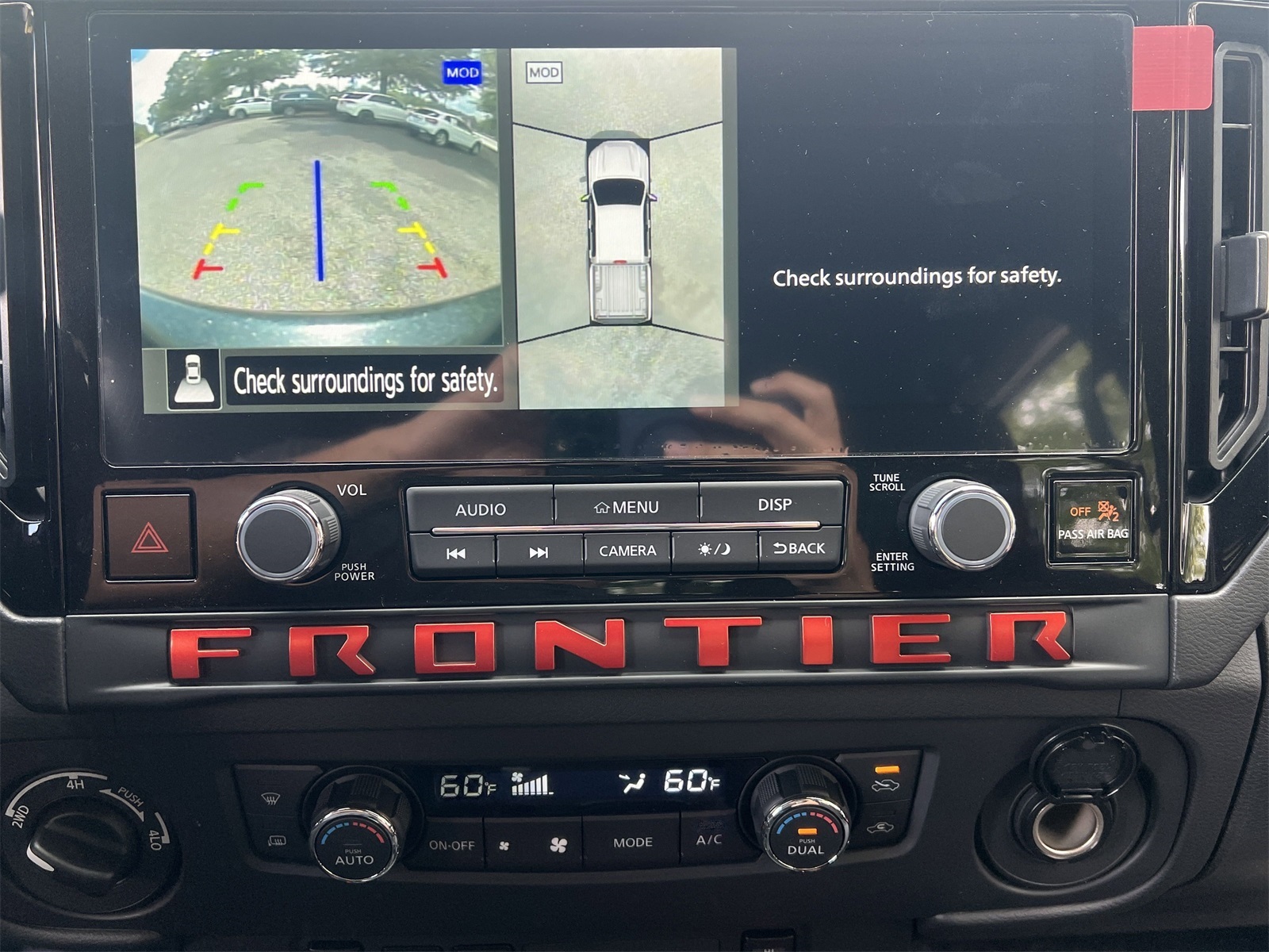 2025 Nissan Frontier PRO-4X photo 3