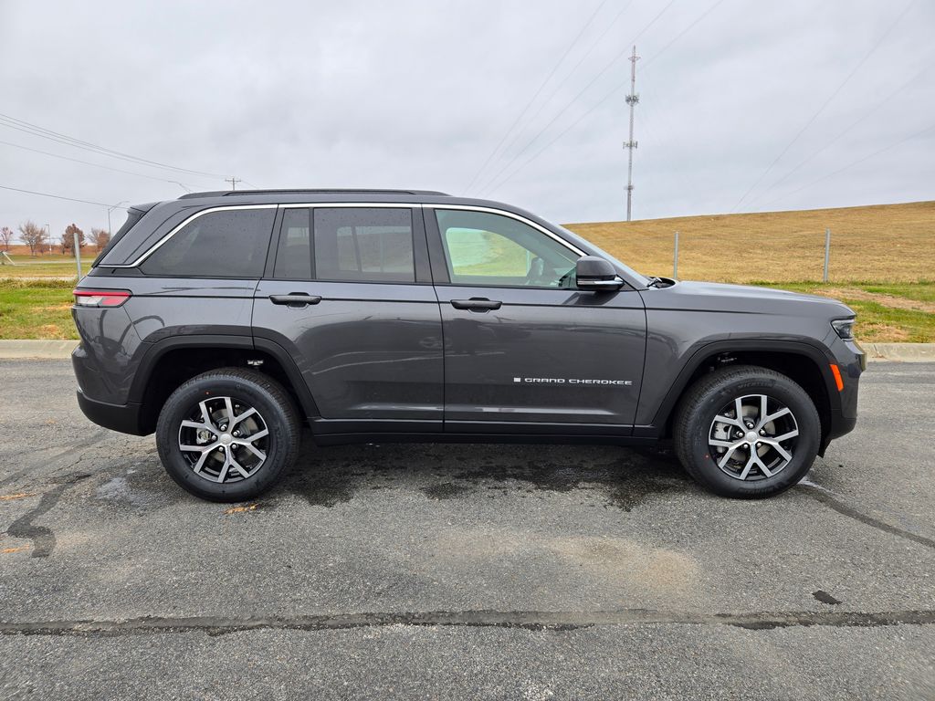 2025 Jeep Grand Cherokee Limited photo 2