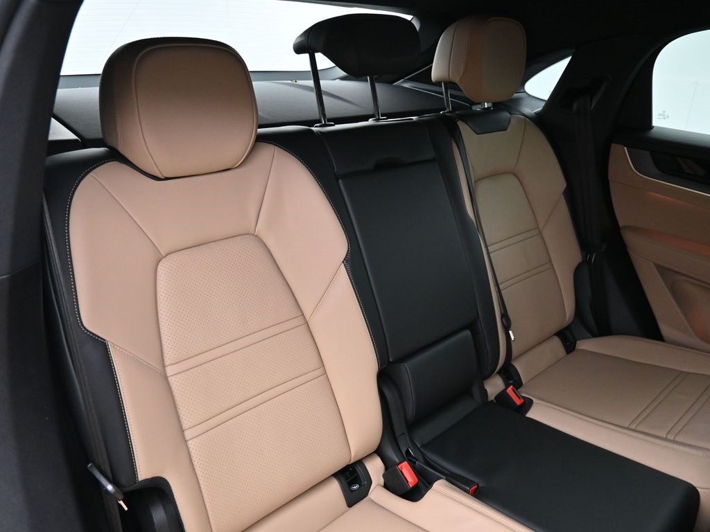 2024 Porsche Cayenne Coupe Base photo 9