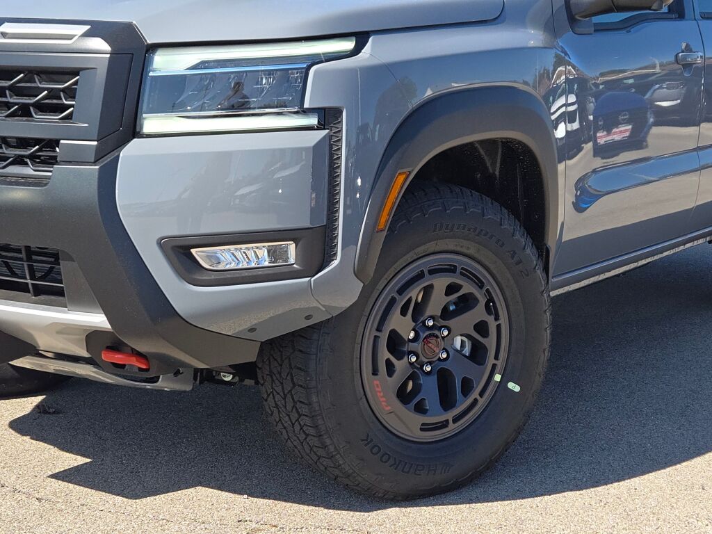 2025 Nissan Frontier PRO-4X photo 3