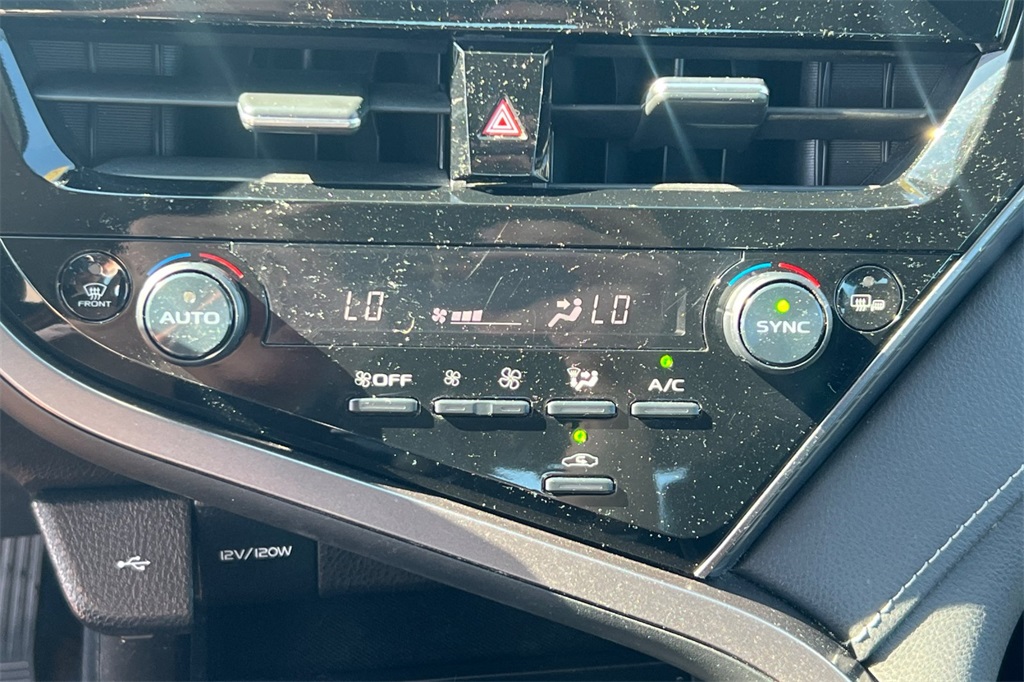 2022 Toyota Camry SE photo 24