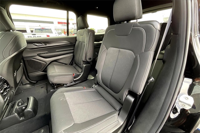 2025 Jeep Grand Cherokee Laredo X photo 10