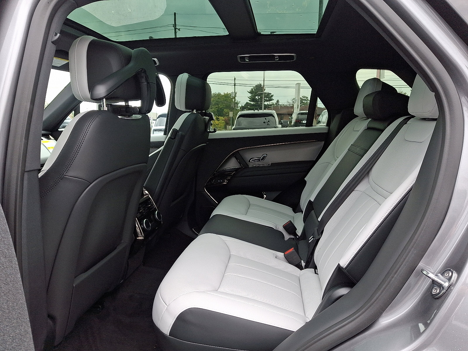 2025 Land Rover Range Rover Sport SE photo 10