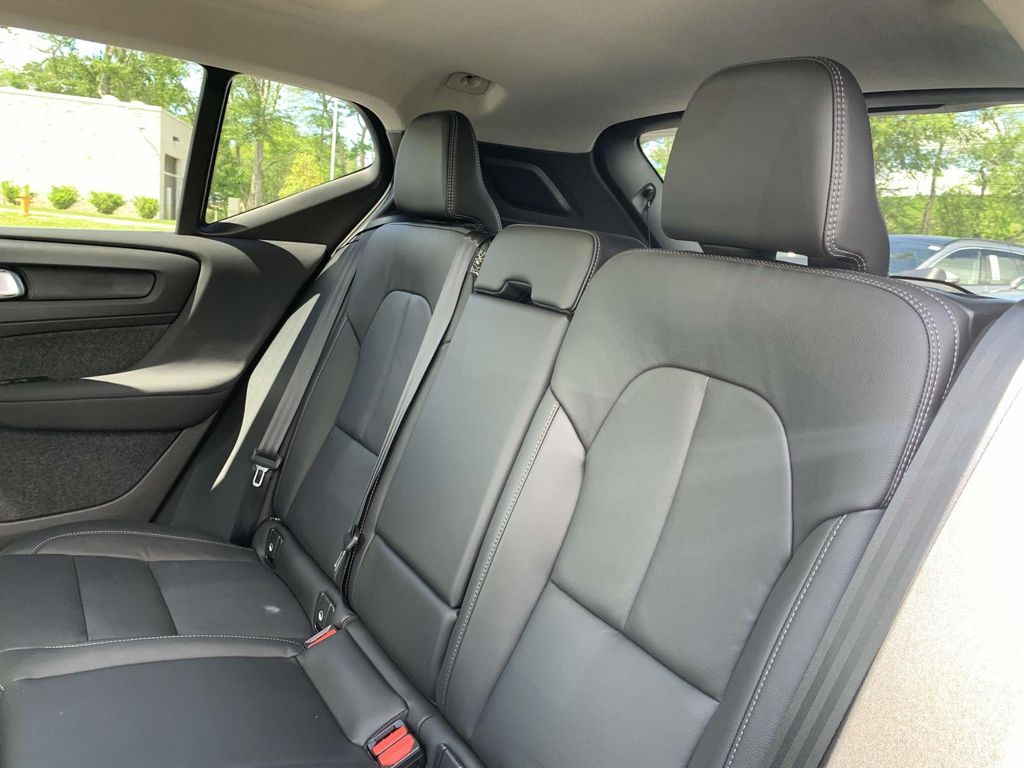 2025 Volvo XC40 AWD Plus photo 15
