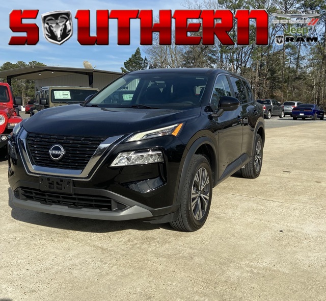 2022 Nissan Rogue SV's photo