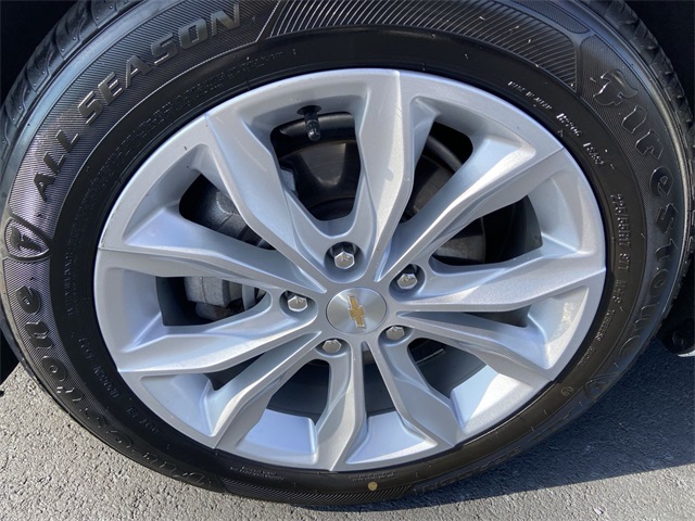 2024 Chevrolet Malibu 1LT photo 2